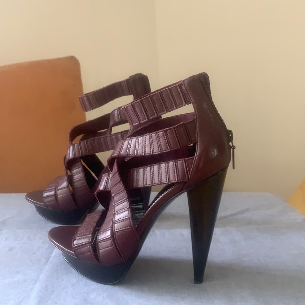 Report signature, size 7,5, burgundy color,